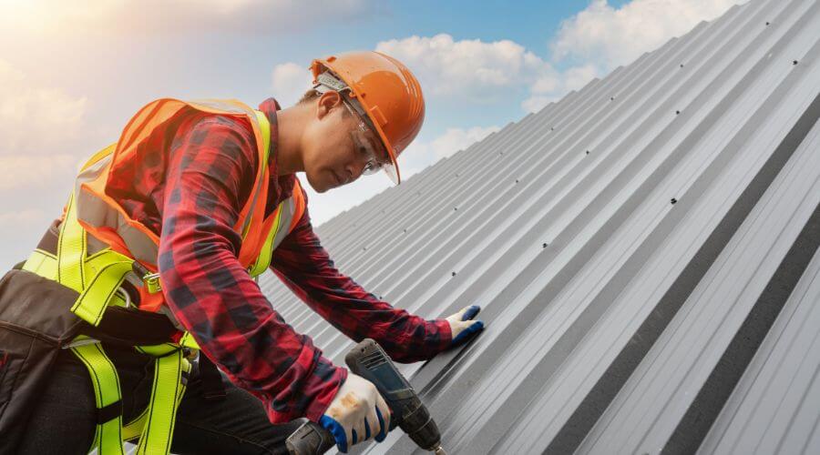 Professional gutter cleaning in New Hyde Park, NY